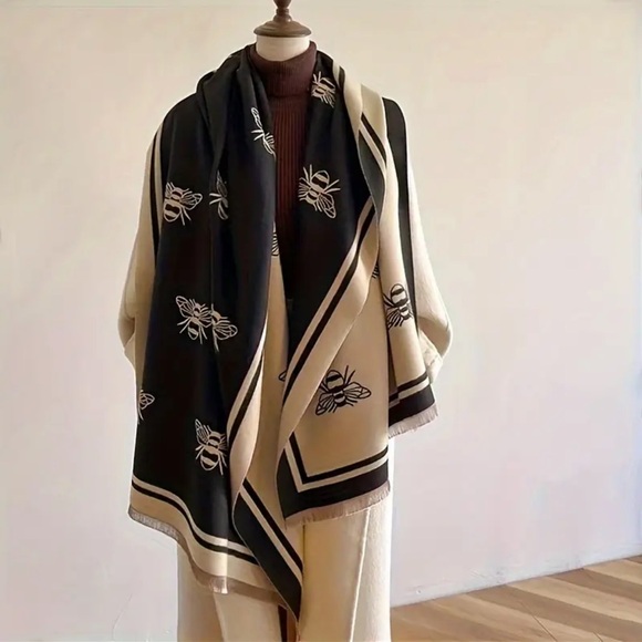 New Chic Black and Cream Reversible Bee Fringe Wrap/Scarf - Picture 1 of 6
